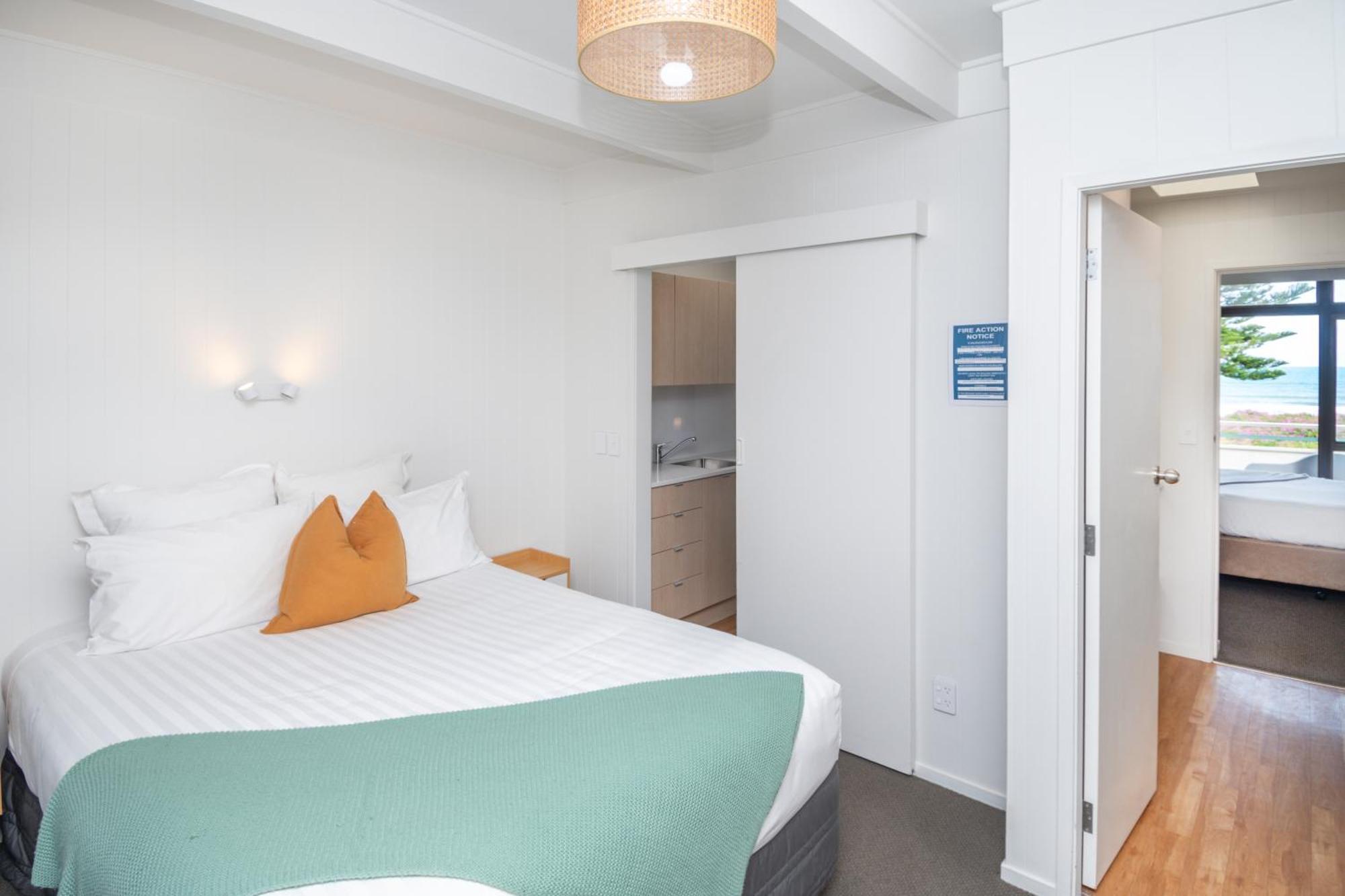 גיסבורן Whispering Sands Beachfront Motel מראה חיצוני תמונה